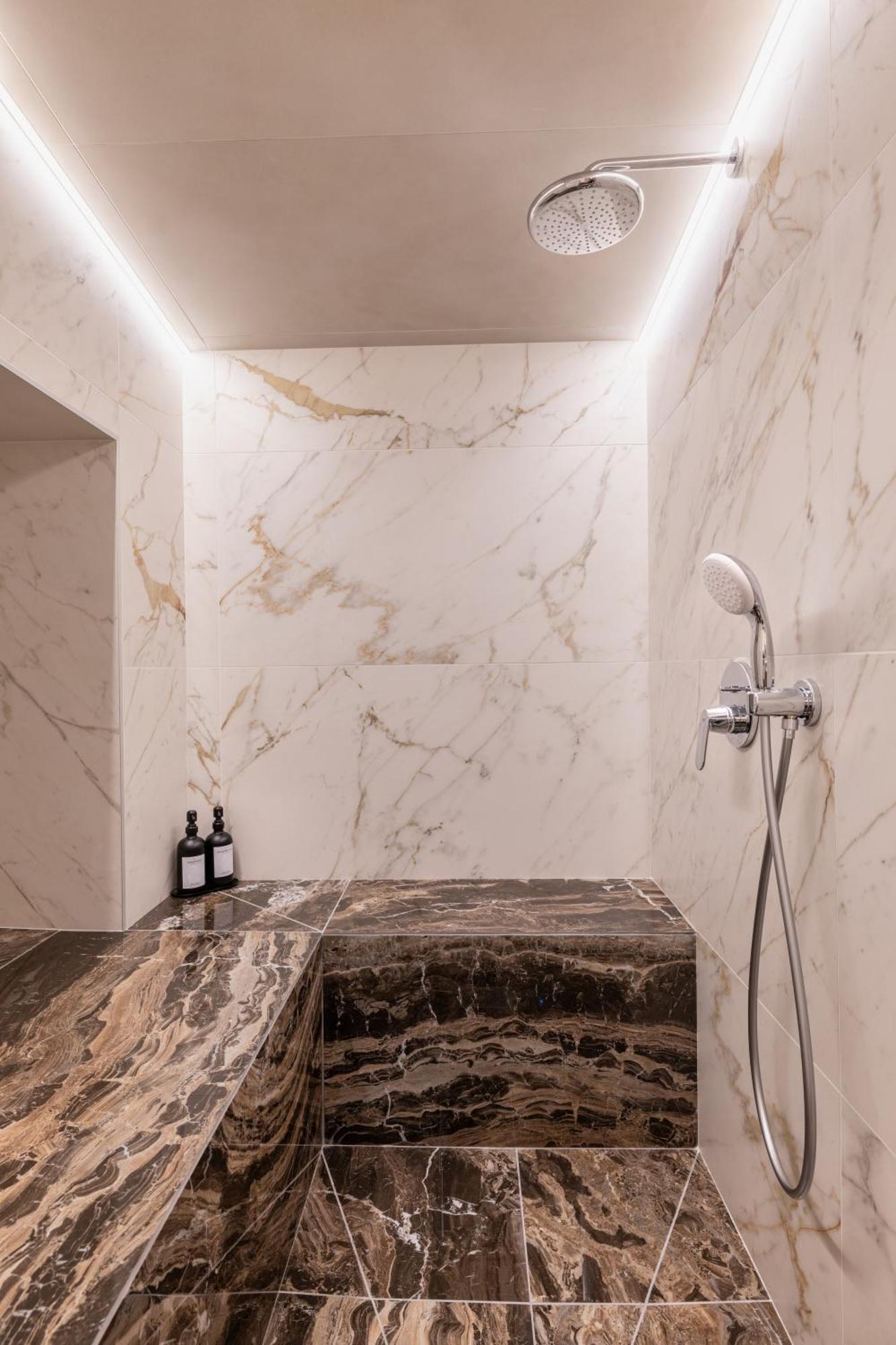 C0C00N Veritable Hammam A Partager A Deux Риом Екстериор снимка